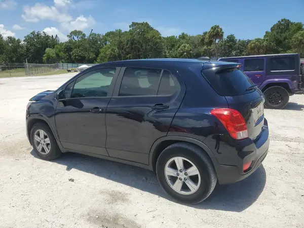 KL7CJKSB7MB318614 2021 CHEVROLET TRAX - Image 2