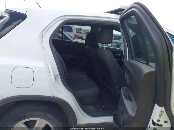 KL7CJKSB7MB320802 2021 CHEVROLET TRAX - Image 8