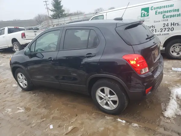 KL7CJKSB7MB321917 2021 CHEVROLET TRAX - Image 2