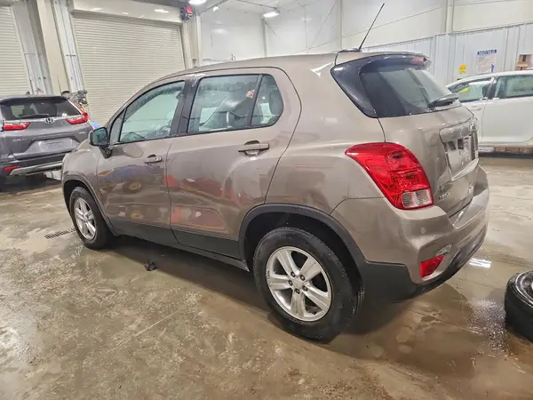 KL7CJKSB7MB326406 2021 CHEVROLET TRAX - Image 2