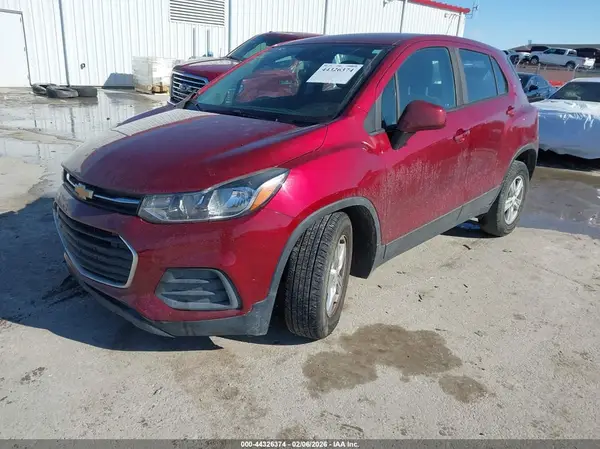 KL7CJKSB7MB331332 2021 CHEVROLET TRAX - Image 2