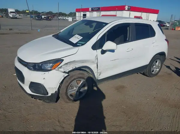 KL7CJKSB7MB344033 2021 CHEVROLET TRAX - Image 2
