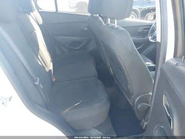 KL7CJKSB7MB344033 2021 CHEVROLET TRAX - Image 8