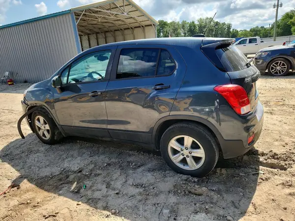 KL7CJKSB7MB358613 2021 CHEVROLET TRAX - Image 2