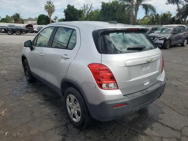 KL7CJKSB8GB645379 2016 CHEVROLET TRAX - Image 2