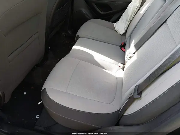 KL7CJKSB8GB649982 2016 CHEVROLET TRAX - Image 8