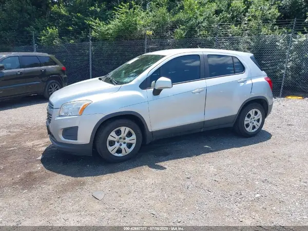 KL7CJKSB8GB684067 2016 CHEVROLET TRAX - Image 2