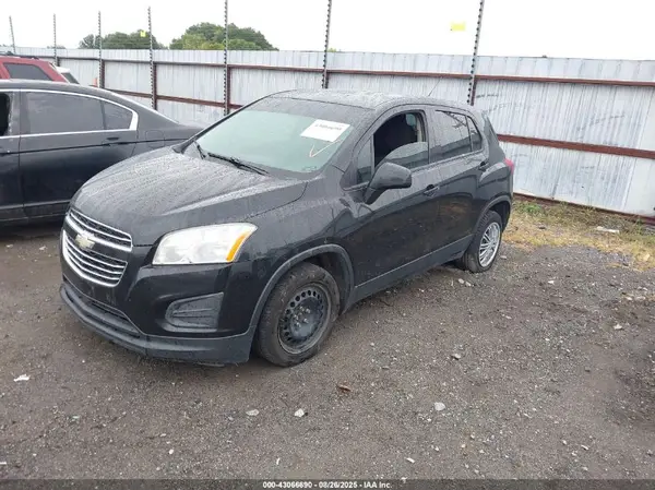 KL7CJKSB8GB705273 2016 CHEVROLET TRAX - Image 2