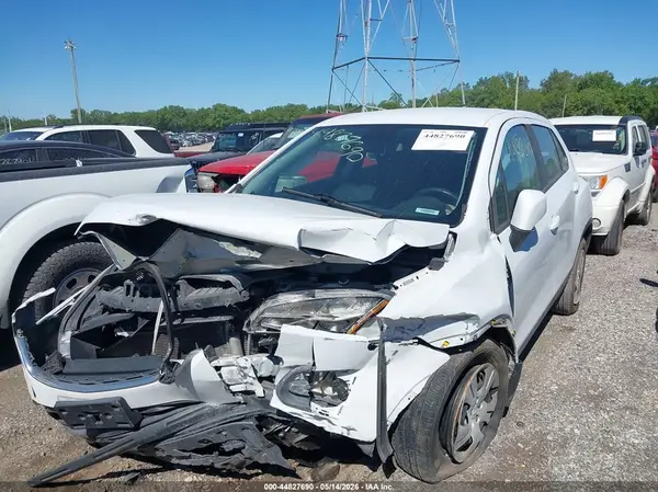 KL7CJKSB8GB754750 2016 CHEVROLET TRAX - Image 2