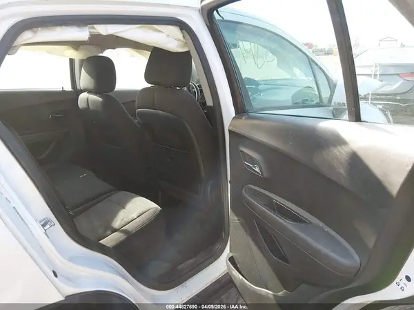 KL7CJKSB8GB754750 2016 CHEVROLET TRAX - Image 8