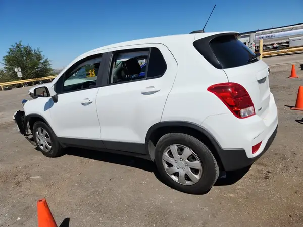 KL7CJKSB8HB049321 2017 CHEVROLET TRAX - Image 2