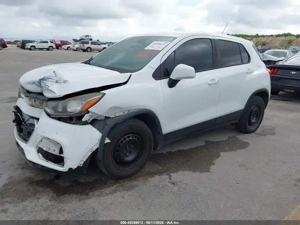 KL7CJKSB8HB053403 2017 CHEVROLET TRAX - Image 2