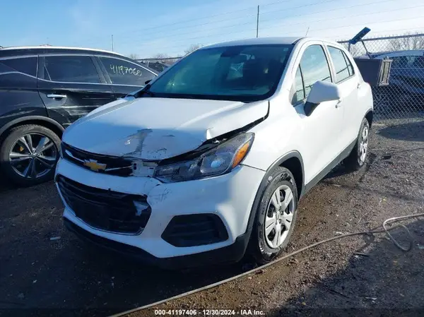 KL7CJKSB8HB071786 2017 CHEVROLET TRAX - Image 2