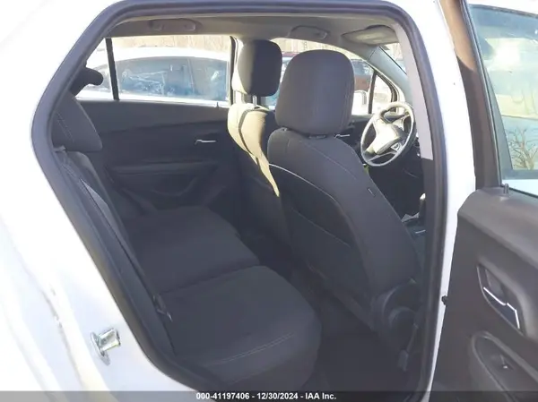 KL7CJKSB8HB071786 2017 CHEVROLET TRAX - Image 8