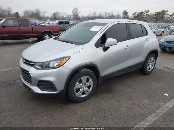 KL7CJKSB8HB153789 2017 CHEVROLET TRAX - Image 2