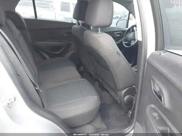 KL7CJKSB8HB153789 2017 CHEVROLET TRAX - Image 8