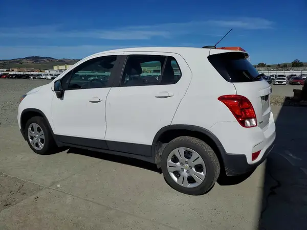 KL7CJKSB8HB174254 2017 CHEVROLET TRAX - Image 2
