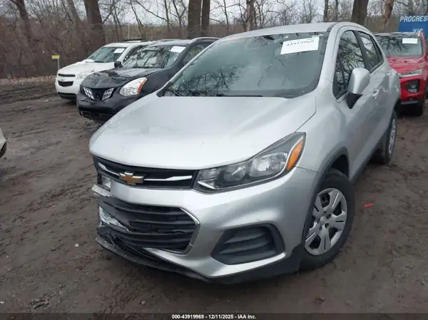 KL7CJKSB8HB193998 2017 CHEVROLET TRAX - Image 2