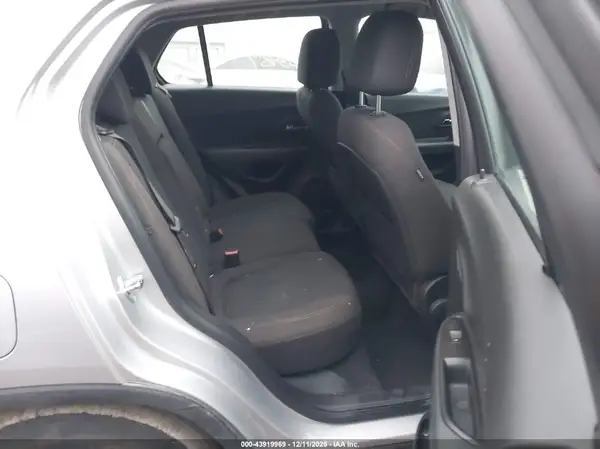 KL7CJKSB8HB193998 2017 CHEVROLET TRAX - Image 8