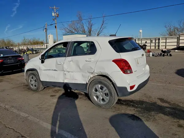 KL7CJKSB8HB205583 2017 CHEVROLET TRAX - Image 2