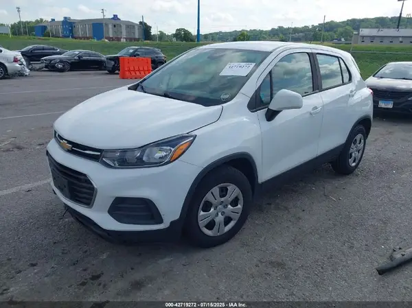 KL7CJKSB8HB208001 2017 CHEVROLET TRAX - Image 2