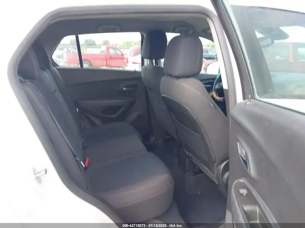 KL7CJKSB8HB208001 2017 CHEVROLET TRAX - Image 8