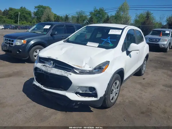 KL7CJKSB8HB223033 2017 CHEVROLET TRAX - Image 2