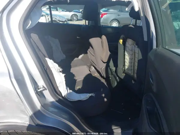 KL7CJKSB8HB224697 2017 CHEVROLET TRAX - Image 8