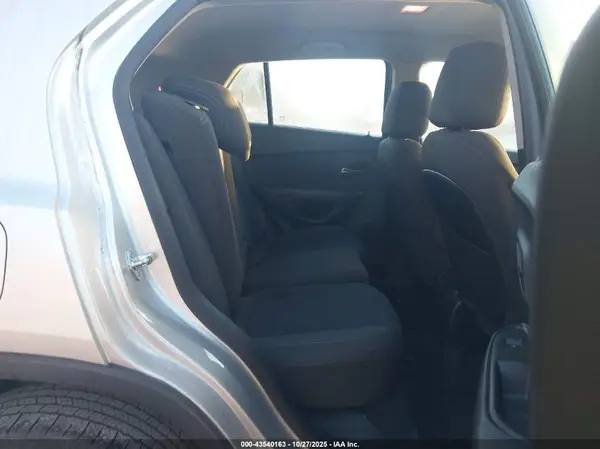 KL7CJKSB8HB228409 2017 CHEVROLET TRAX - Image 8