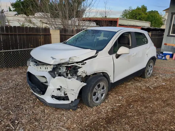 KL7CJKSB8HB243279 2017 CHEVROLET TRAX - Image 2