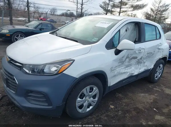 KL7CJKSB8HB245730 2017 CHEVROLET TRAX - Image 2