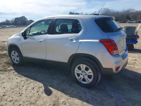 KL7CJKSB8HB247378 2017 CHEVROLET TRAX - Image 2