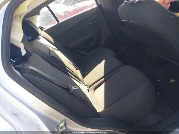KL7CJKSB8JB524939 2018 CHEVROLET TRAX - Image 8