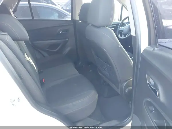 KL7CJKSB8JB549629 2018 CHEVROLET TRAX - Image 8