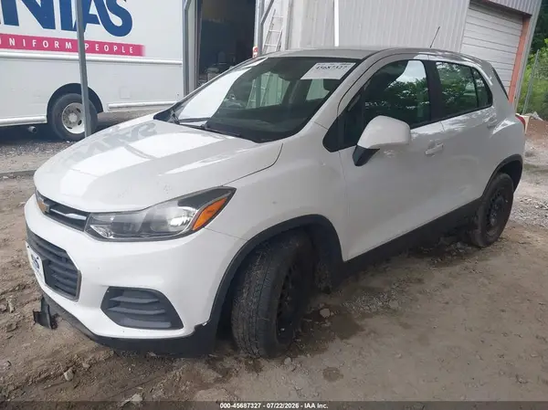 KL7CJKSB8JB570559 2018 CHEVROLET TRAX - Image 2
