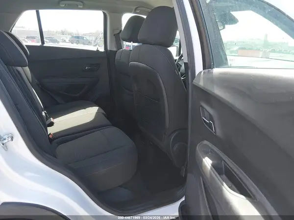 KL7CJKSB8JB573834 2018 CHEVROLET TRAX - Image 8