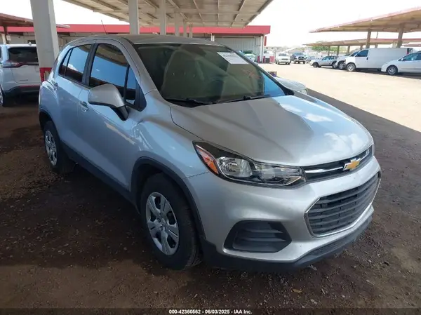 KL7CJKSB8JB574028 2018 CHEVROLET TRAX - Image 1