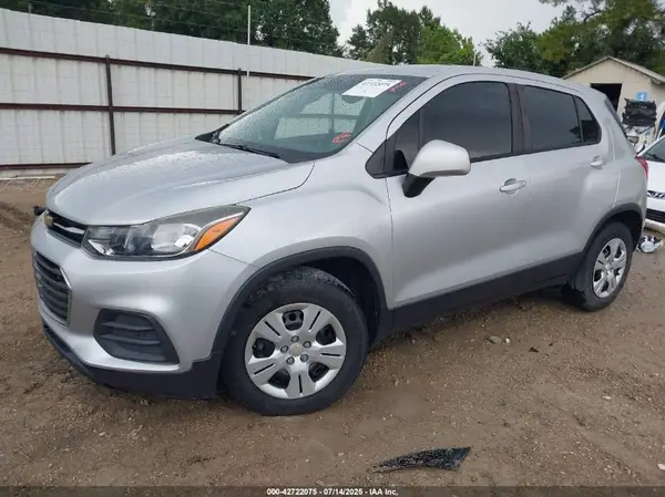 KL7CJKSB8JB577818 2018 CHEVROLET TRAX - Image 2