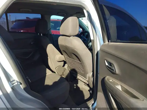 KL7CJKSB8JB580427 2018 CHEVROLET TRAX - Image 8