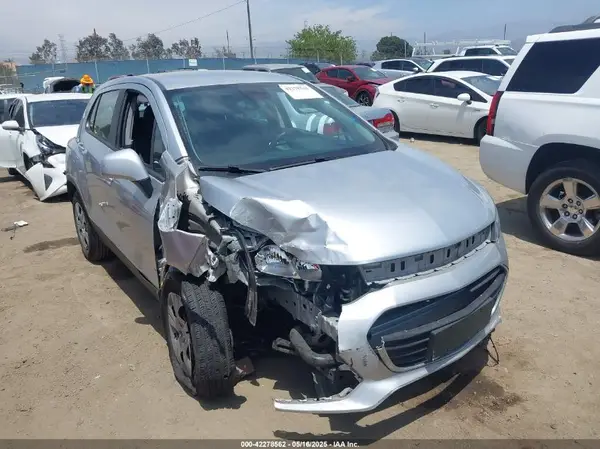 KL7CJKSB8JB593694 2018 CHEVROLET TRAX - Image 1