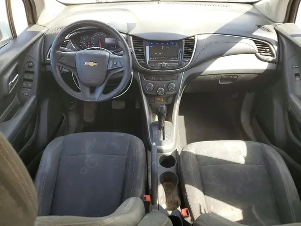 KL7CJKSB8JB596482 2018 CHEVROLET TRAX - Image 8
