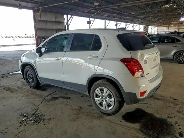 KL7CJKSB8JB599026 2018 CHEVROLET TRAX - Image 2