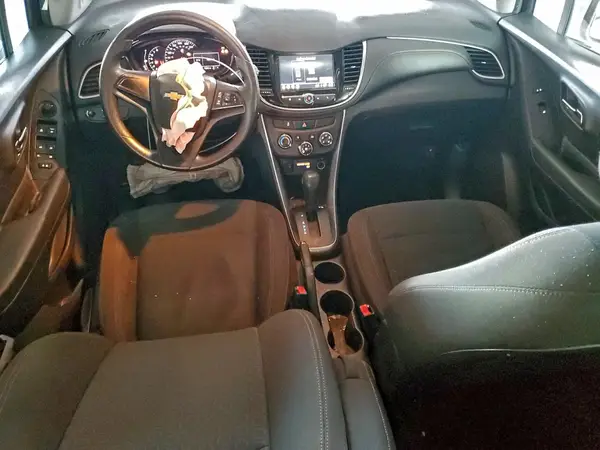 KL7CJKSB8JB599026 2018 CHEVROLET TRAX - Image 8