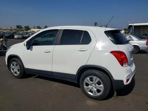 KL7CJKSB8JB604810 2018 CHEVROLET TRAX - Image 2