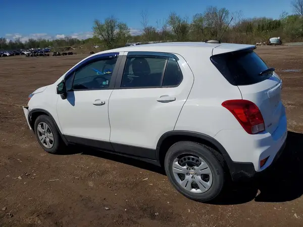 KL7CJKSB8JB628458 2018 CHEVROLET TRAX - Image 2