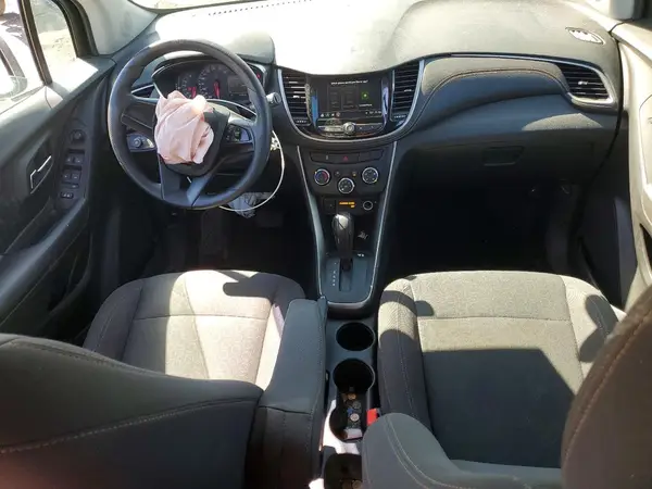 KL7CJKSB8JB628458 2018 CHEVROLET TRAX - Image 8