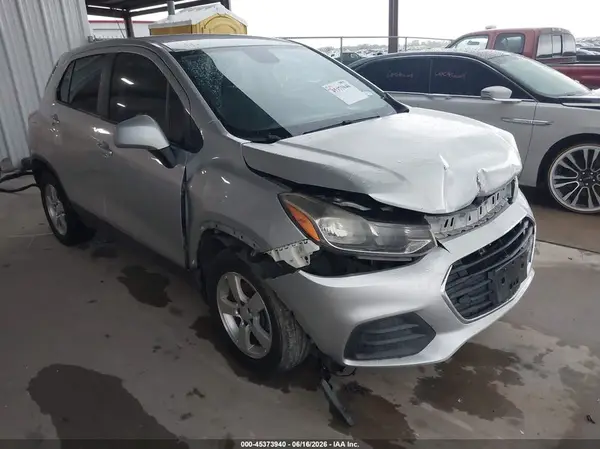 KL7CJKSB8JB632882 2018 CHEVROLET TRAX - Image 1