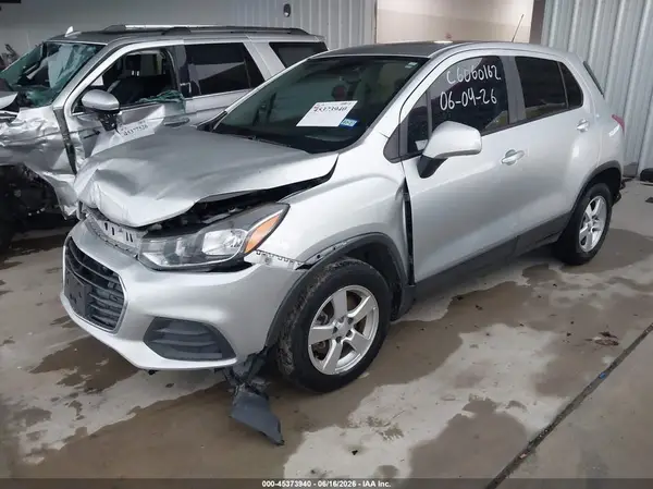 KL7CJKSB8JB632882 2018 CHEVROLET TRAX - Image 2