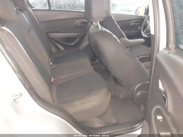 KL7CJKSB8JB632882 2018 CHEVROLET TRAX - Image 8