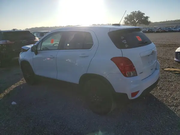 KL7CJKSB8JB647382 2018 CHEVROLET TRAX - Image 2